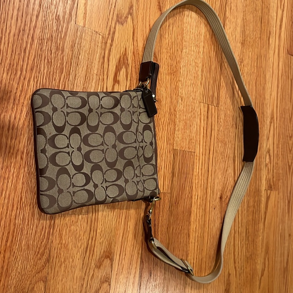 Coach Purse - Picture 4 of 7